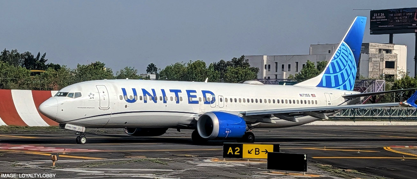 United airlines plane mex